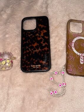 kate spade Tortoiseshell Pattern iPhone Case - Brown & Black 3 things